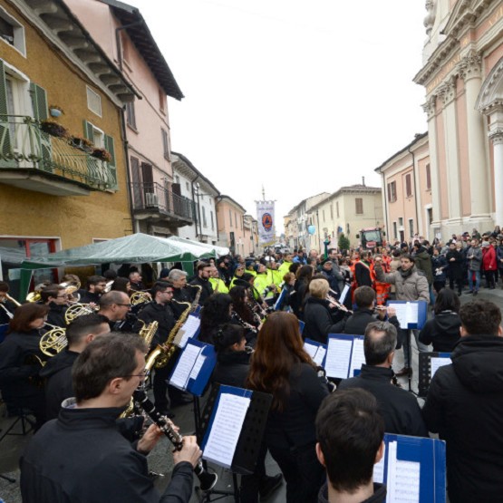 IN  PIAZZA CON NOI