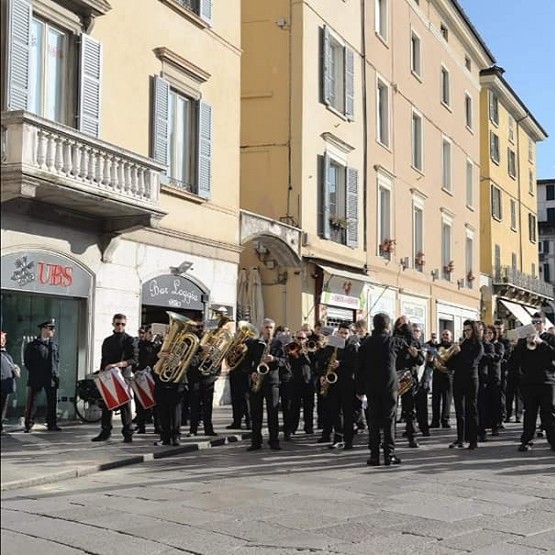 IN  PIAZZA CON NOI